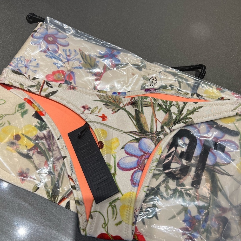 Brand new triangl floral print bikini bottoms size medium